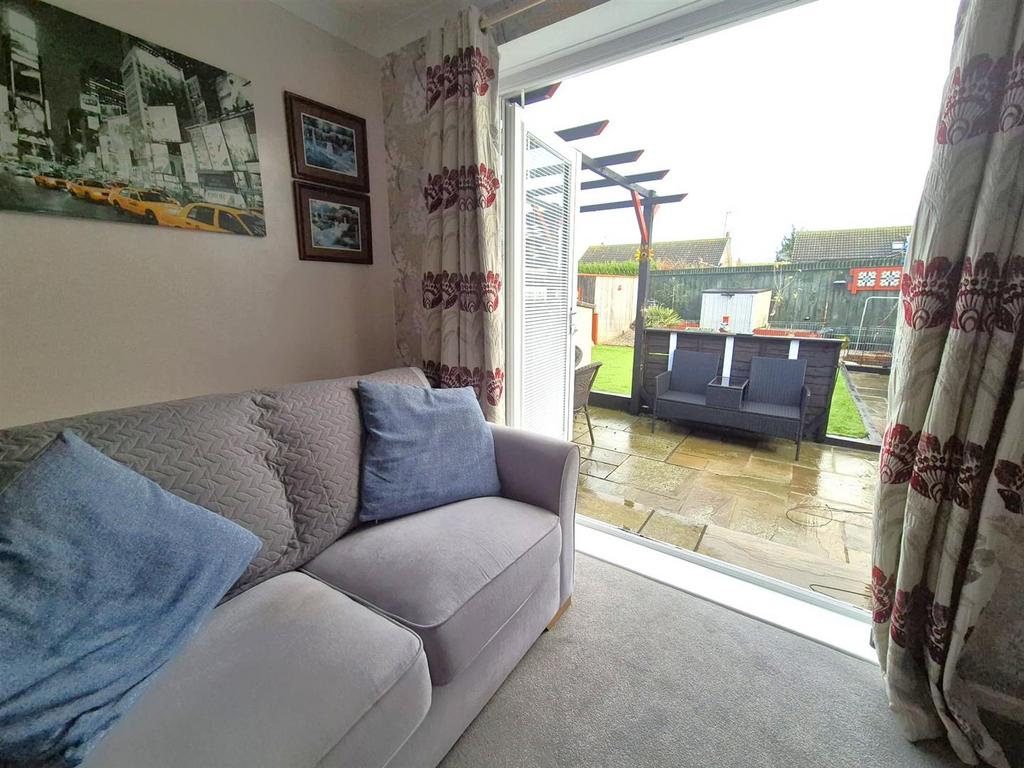 Bedroom 2 (ground floor)