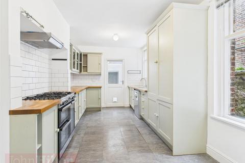 3 bedroom terraced house to rent, Shanklin Road, Brighton