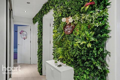 3 bedroom apartment for sale, The Green, London