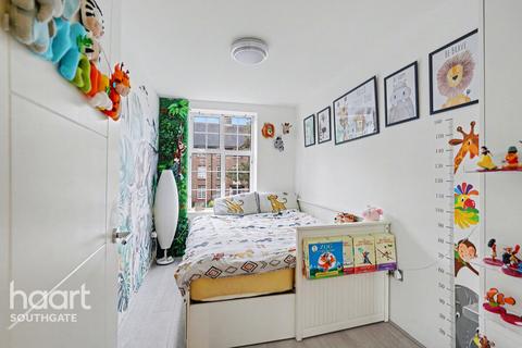 3 bedroom apartment for sale, The Green, London