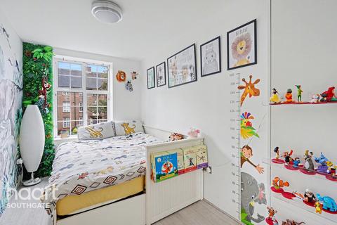 3 bedroom apartment for sale, The Green, London