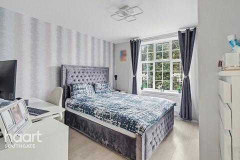 3 bedroom apartment for sale, The Green, London
