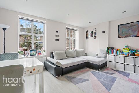 3 bedroom apartment for sale, The Green, London