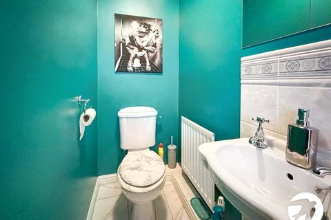 3 bedroom semi-detached house to rent, Galena Close, Sittingbourne, Kent, ME10