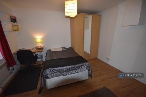 3 bedroom semi-detached house to rent, Burgess Road, Southampton, SO16