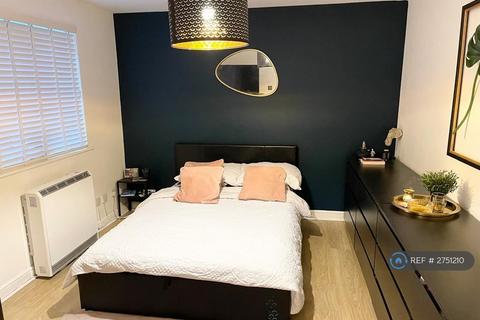 2 bedroom flat to rent, Mullards Close, Mitcham, CR4
