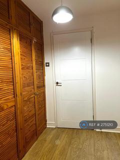 2 bedroom flat to rent, Mullards Close, Mitcham, CR4