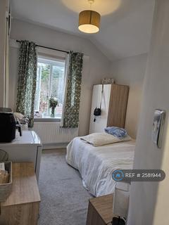 1 bedroom in a house share to rent, Sherwood Park Road, Sutton, SM1