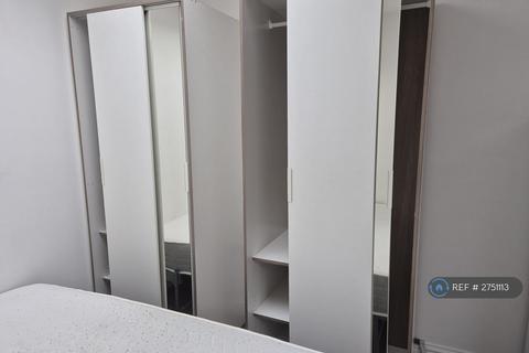 Studio to rent, Dunholme Road, London, N9