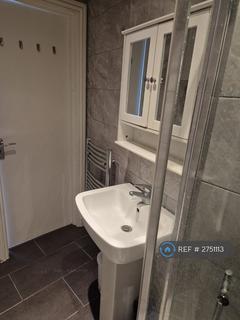 Studio to rent, Dunholme Road, London, N9