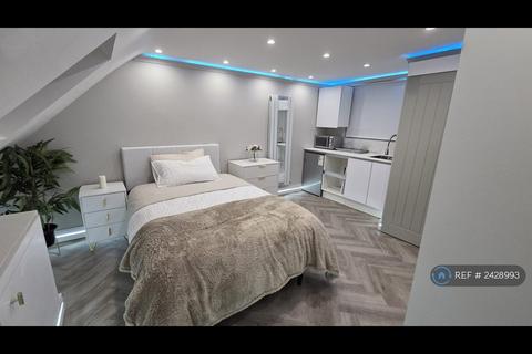 undefined, Dawes Avenue, Isleworth, TW7