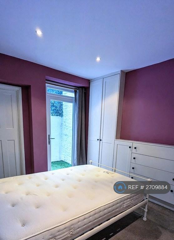 Bedroom, With Access To Courtyard