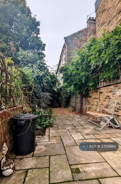 Private Garden (Street Level)