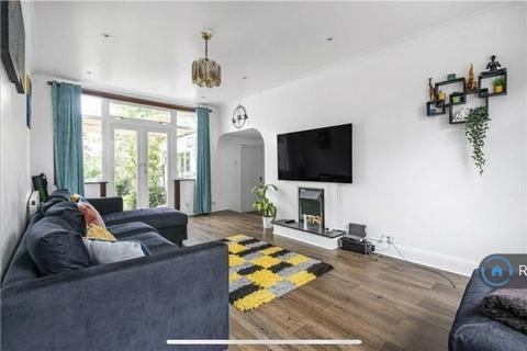 1 bedroom in a house share to rent, Howard Road, Coulsdon, CR5