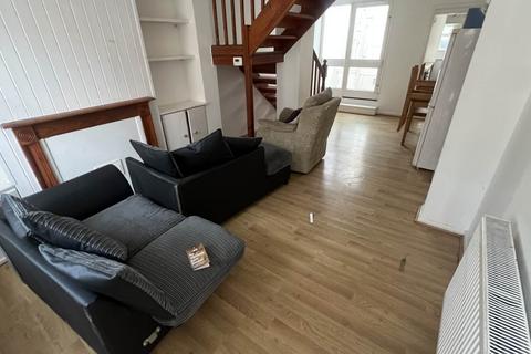 3 bedroom terraced house to rent, Pemberton Sreet, Rushden
