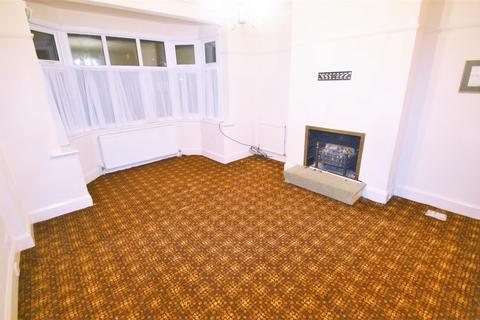 3 bedroom semi-detached house to rent, Greenleafe Drive, Ilford, IG6