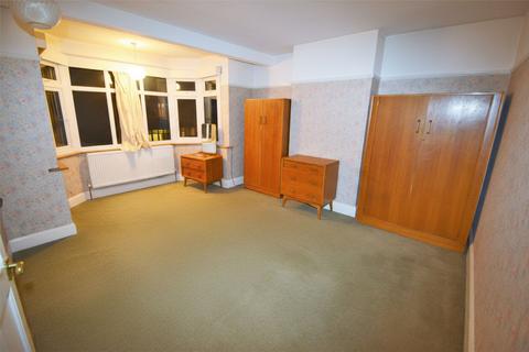 3 bedroom semi-detached house to rent, Greenleafe Drive, Ilford, IG6