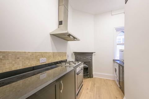 2 bedroom flat for sale, Fitzjohns Avenue, Hampstead, London, NW3