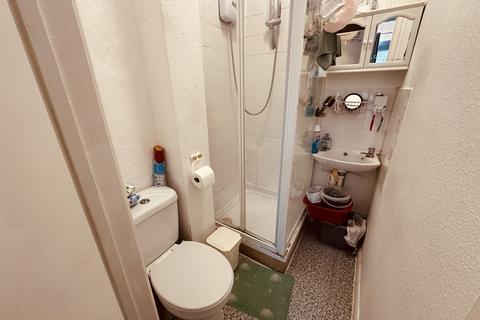 Studio to rent, Brecknock Road, London N19