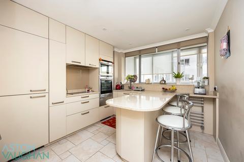 2 bedroom flat for sale, Marine Drive, Brighton BN2