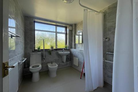 1 bedroom in a house share to rent, Cromwell Road, Hounslow TW3