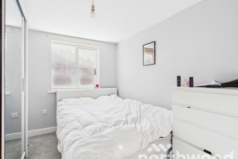 2 bedroom flat for sale, Richard Hillary Close, South Willesborough, Ashford, TN24
