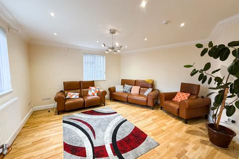 4 bedroom semi-detached house to rent, Fencepiece Road, Ilford, IG6