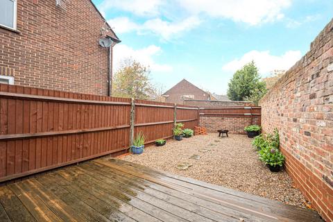 undefined, Leavesden Road, Weybridge, KT13