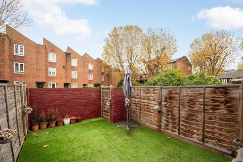 undefined, Langdale Close, Elephant and Castle, London, SE17