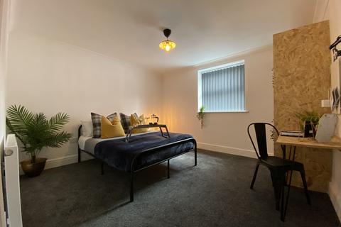 undefined, Holmes Street, L8 0RH,