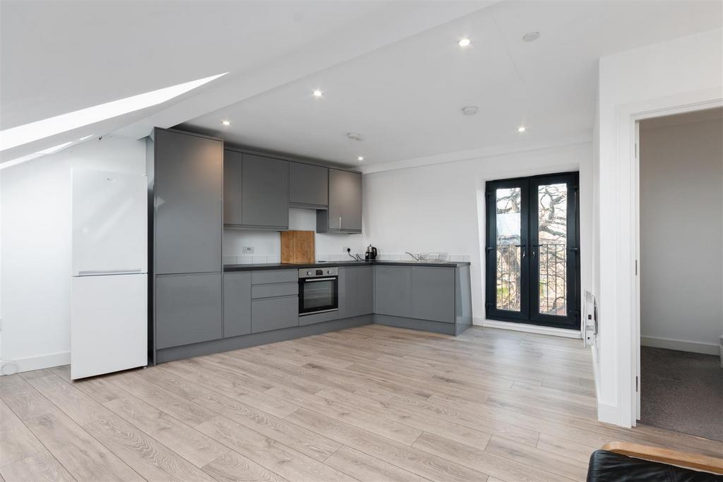 Open plan kitchen/living