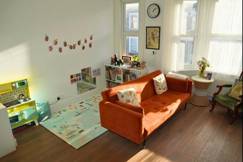 3 bedroom flat to rent, Chapter Road, London, NW2