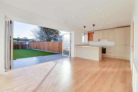 3 bedroom semi-detached bungalow for sale, Oakwood Avenue, Leigh-On-Sea SS9