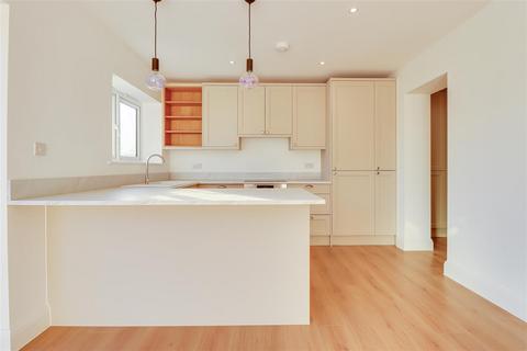 3 bedroom semi-detached bungalow for sale, Oakwood Avenue, Leigh-On-Sea SS9