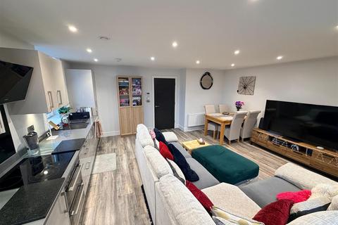 2 bedroom apartment for sale, St. Johns Road, Stourbridge, DY8 1FB