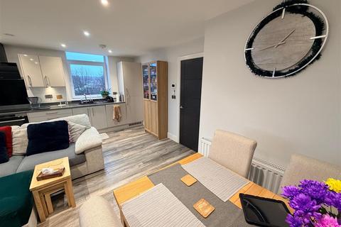 2 bedroom apartment for sale, St. Johns Road, Stourbridge, DY8 1FB