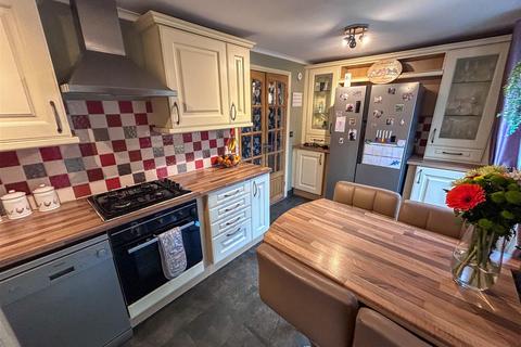 3 bedroom semi-detached house for sale, Gayfield Avenue, Brierley Hill, DY5 2SU