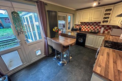 3 bedroom semi-detached house for sale, Gayfield Avenue, Brierley Hill, DY5 2SU