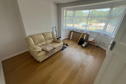 2 bedroom flat to rent, Uxbridge Road, UB1 3DX