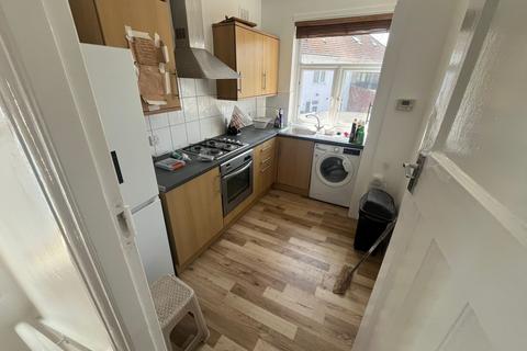 2 bedroom flat to rent, Uxbridge Road, UB1 3DX