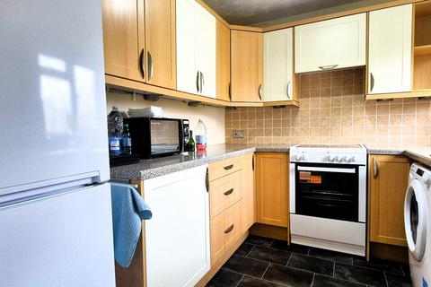2 bedroom maisonette to rent, HARBOURNE GARDENS, SO30