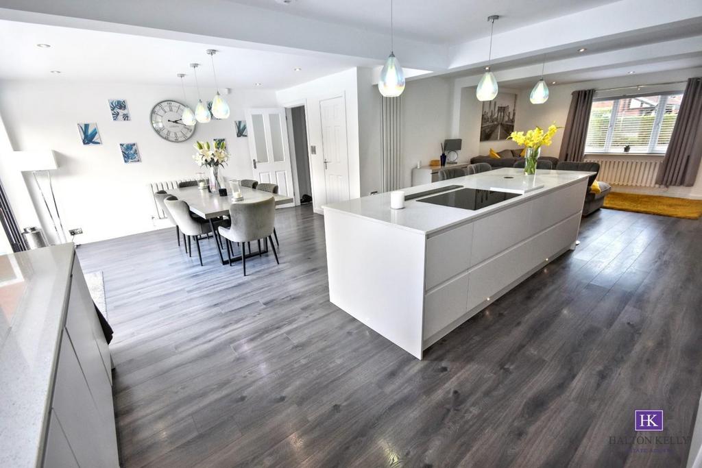 Open plan kitchen/dining living space