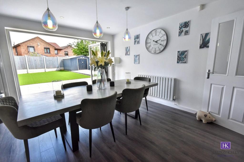 Open plan kitchen/dining living space