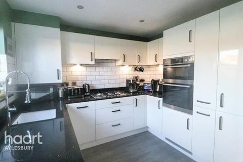 3 bedroom detached house for sale, Calville Gardens, Aylesbury