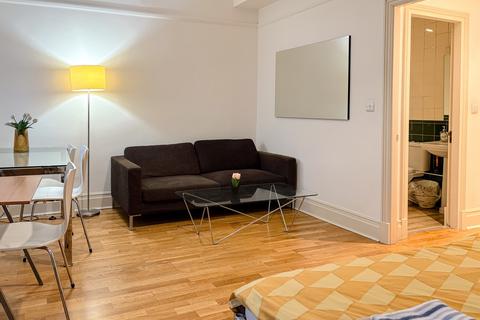undefined, Printers Inn Court, London EC4A