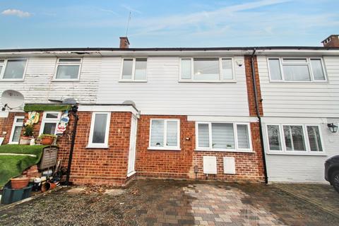 3 bedroom terraced house to rent - Clayside, Chigwell, IG7