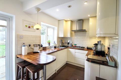 3 bedroom terraced house to rent, Clayside, Chigwell, IG7