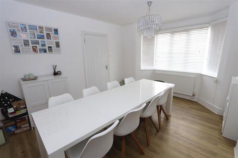 undefined, Mount Road, Theydon Garnon