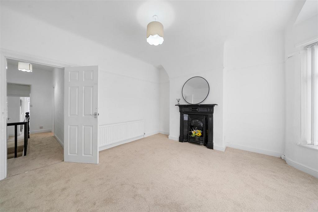 Bedroom 1b.jpg