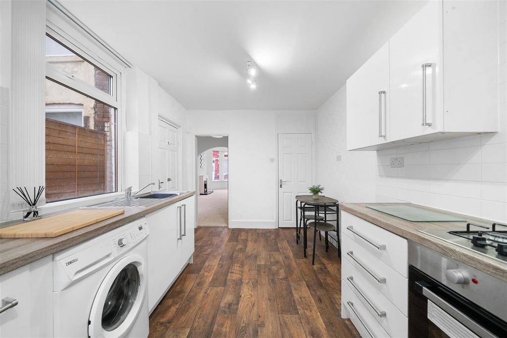 Kitchen3.jpg